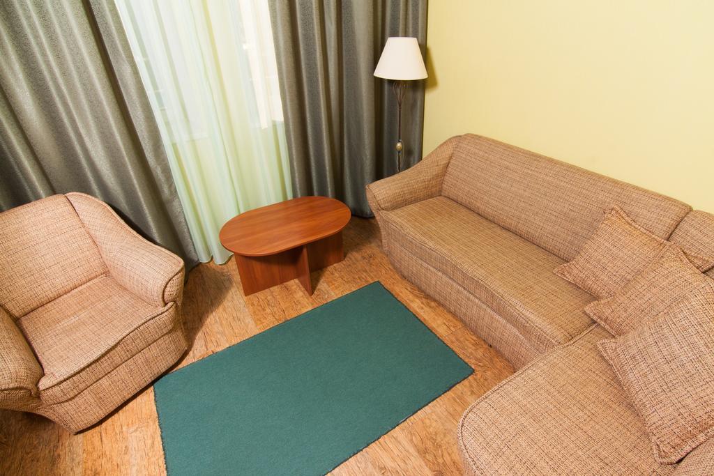 Mini-Hotel On Geroiv Energetykiv Street 18 Kyiv Exterior photo