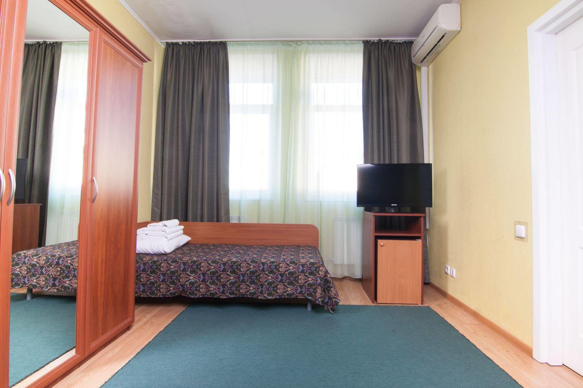 Mini-Hotel On Geroiv Energetykiv Street 18 Kyiv Exterior photo